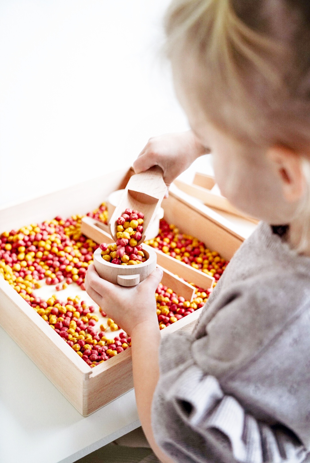 Wizzimo® - Sensorische speelbak met deksel en accessoires - Montessori speelgoed - Sensorisch speelgoed - Afbeelding 9